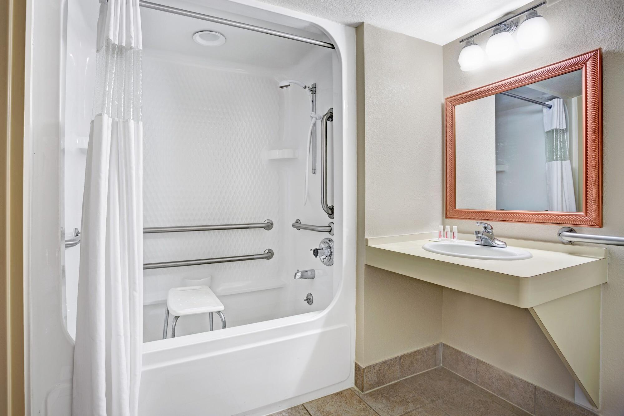 Travelodge By Wyndham Iowa City Eksteriør billede