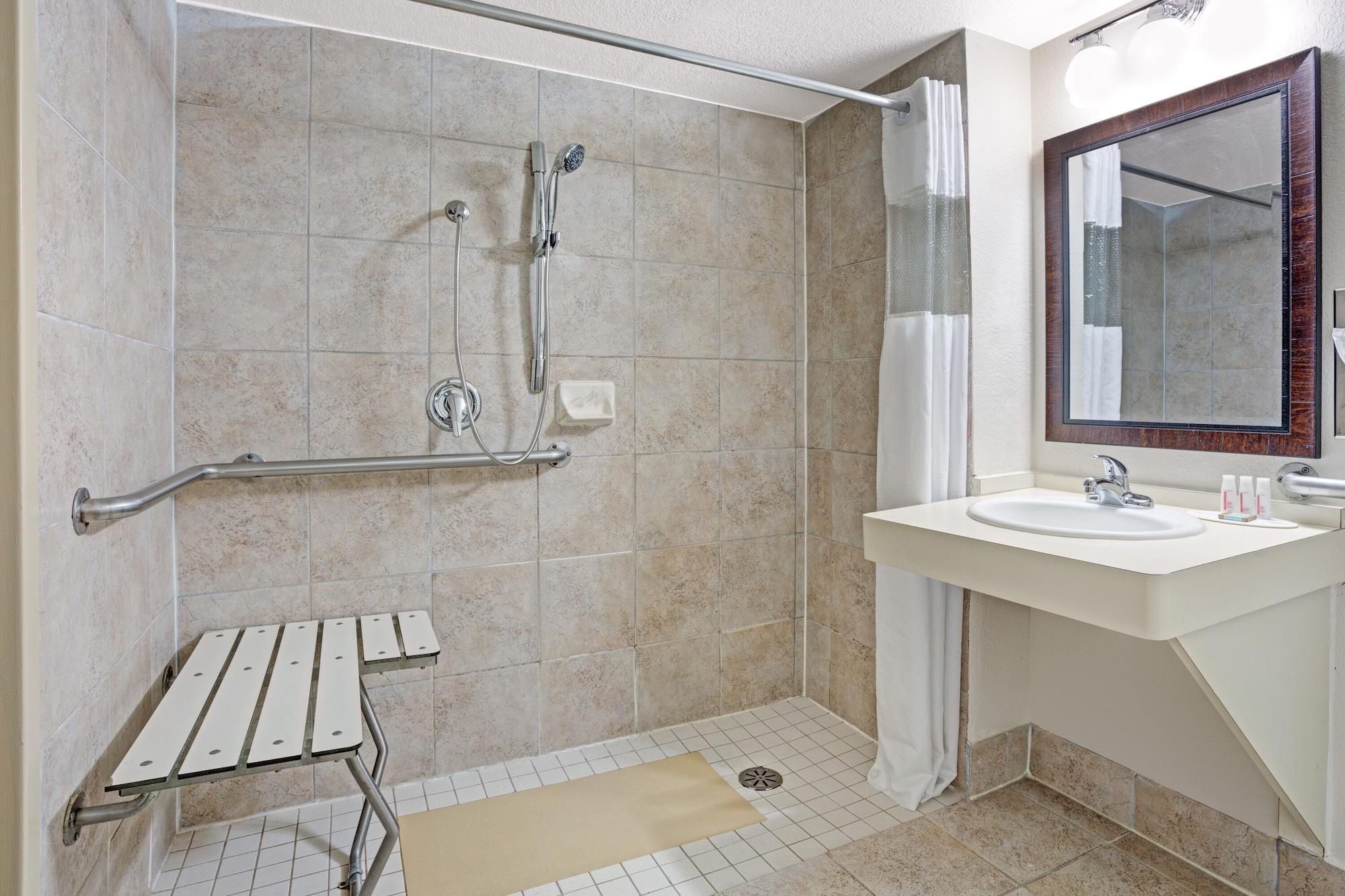 Travelodge By Wyndham Iowa City Eksteriør billede
