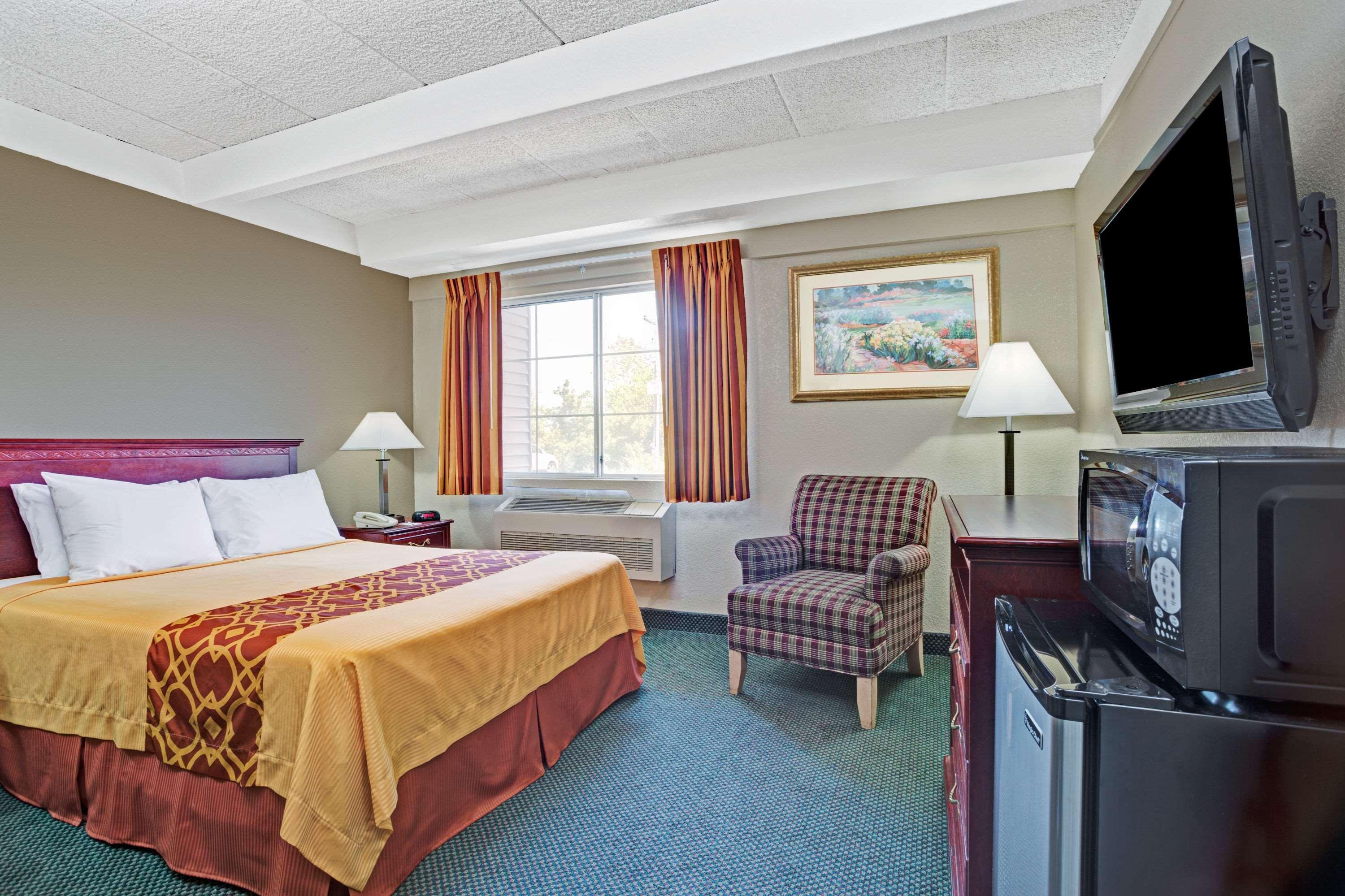 Travelodge By Wyndham Iowa City Eksteriør billede
