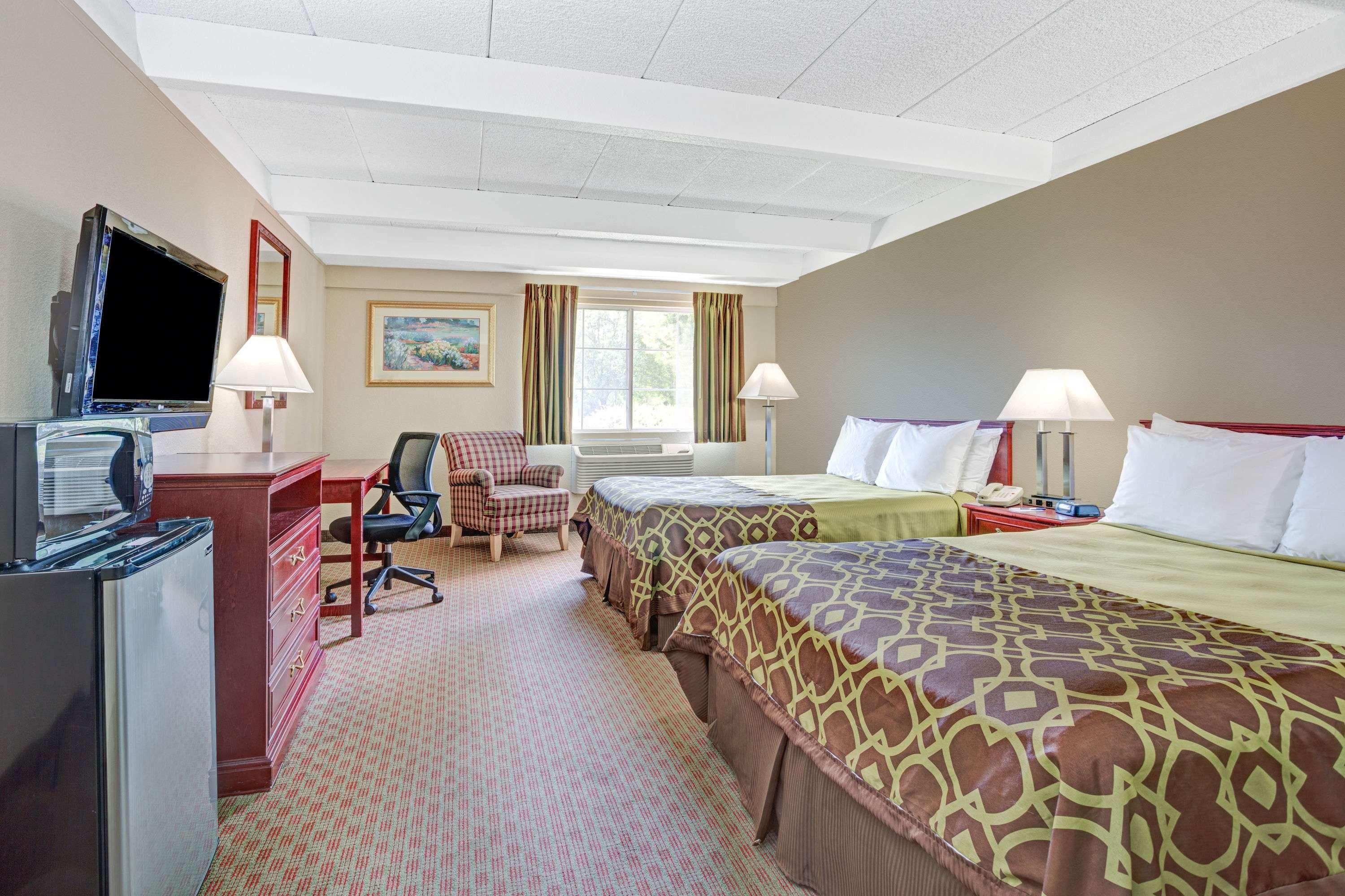 Travelodge By Wyndham Iowa City Eksteriør billede