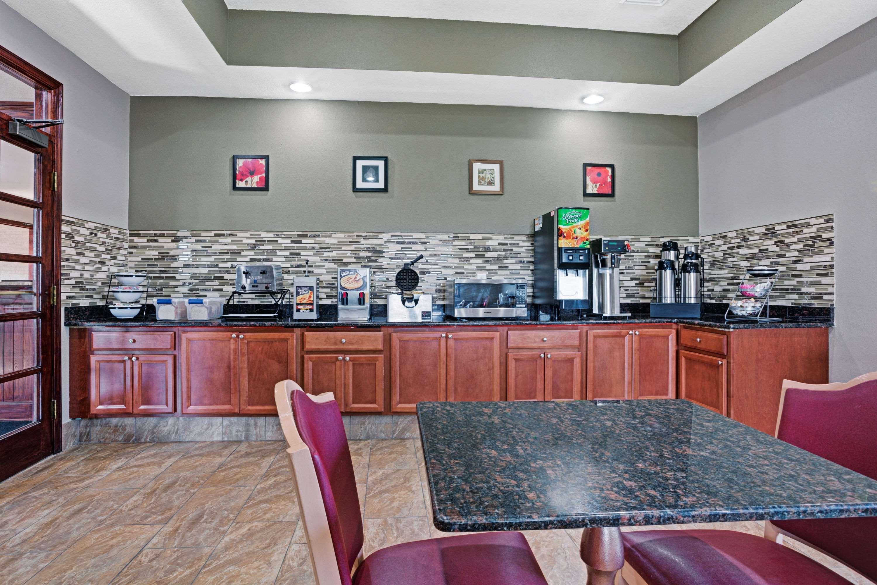 Travelodge By Wyndham Iowa City Eksteriør billede