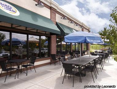 Travelodge By Wyndham Iowa City Restaurant billede